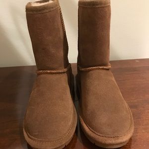 New BearPaw kids Emma boots in Hickory, size 2.